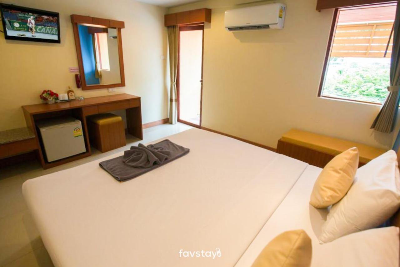 Twin Palms Suites And Residence Pattaya Exterior foto